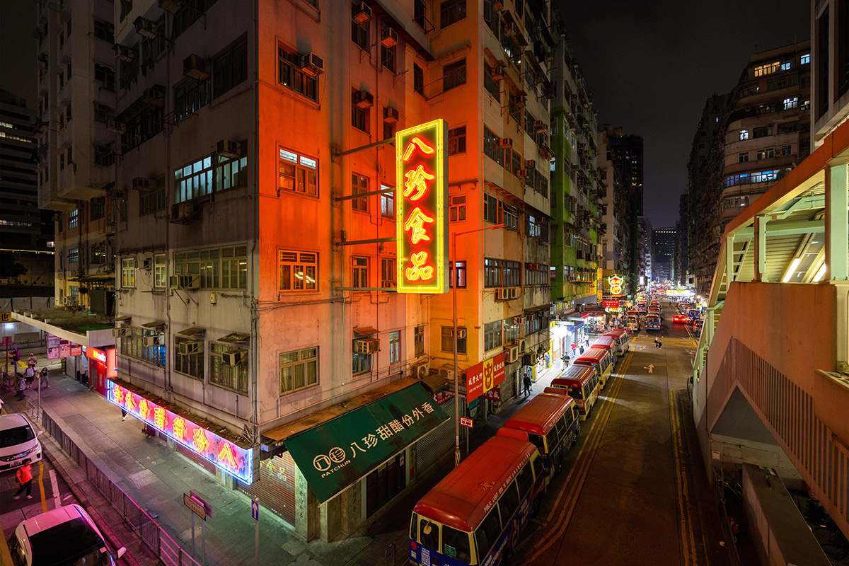 leungchopan / Shutterstock / FOTODOM📷На одной из улиц Гонконга