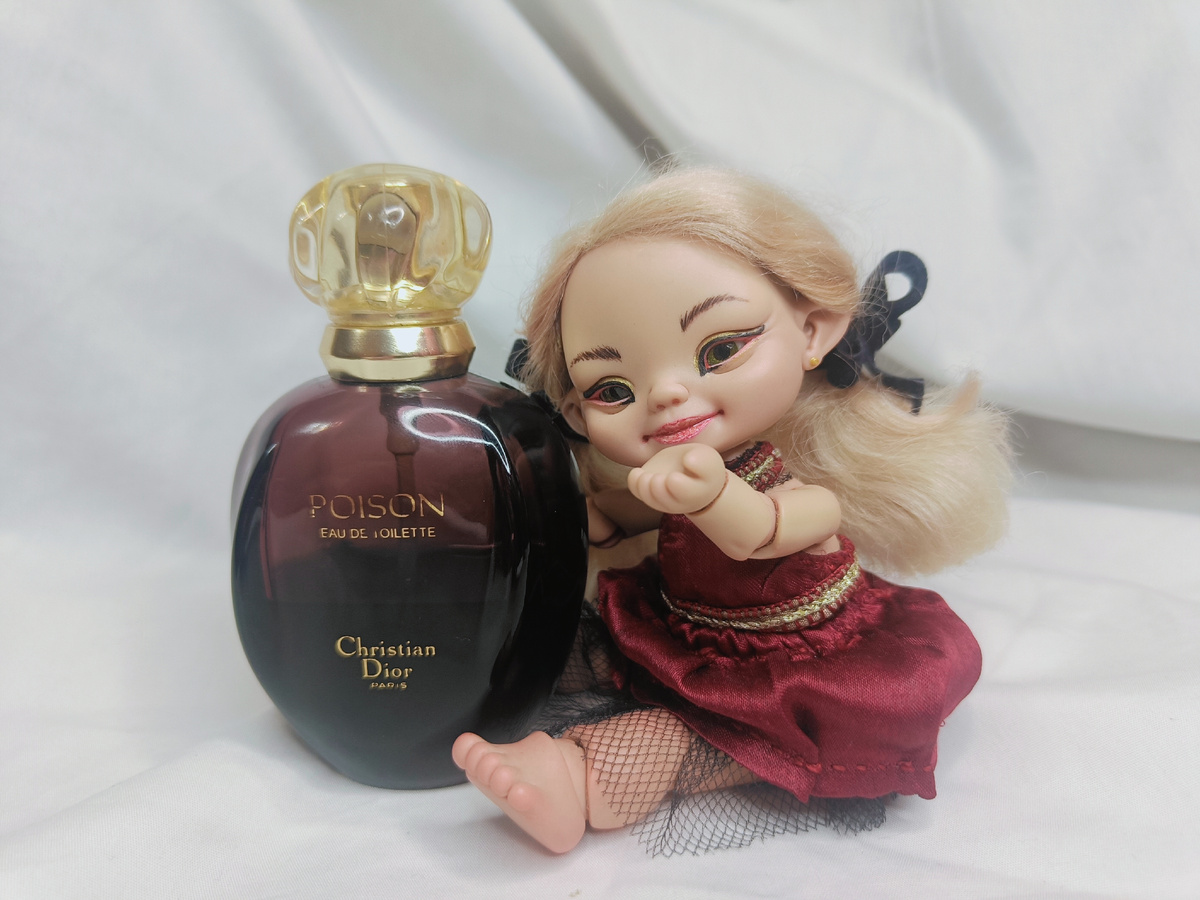 Танечка шлёт вам лучи любви и капельку винтажного Poison 