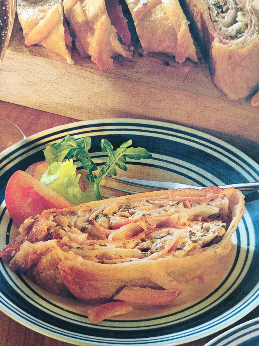 Штрудель с сыром и окороком