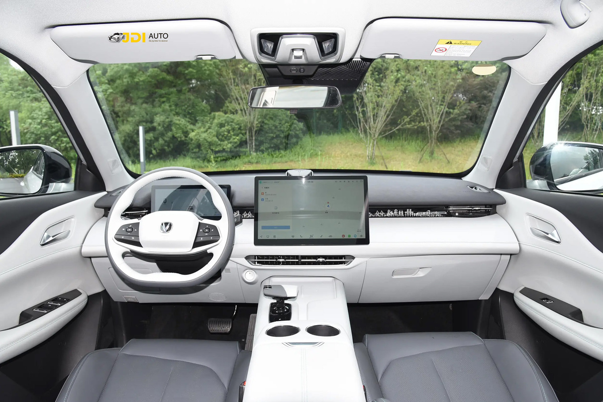 Салон Changan UNI-Z 2025г.