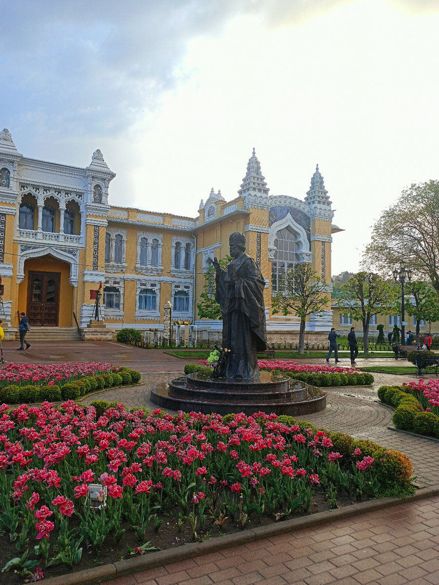 Николай Чудотворец оберегает город