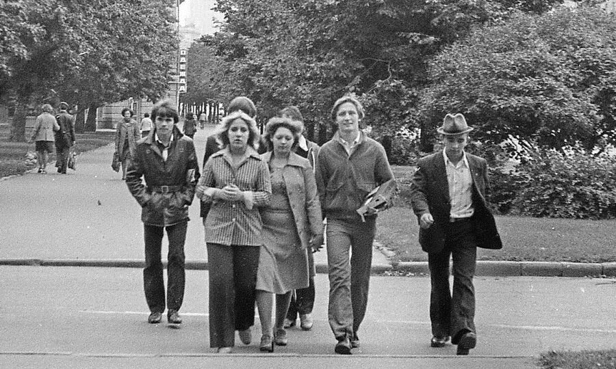 Наша жизнь при Брежневе и сейчас на 20 кадрах сделанных в одних местах