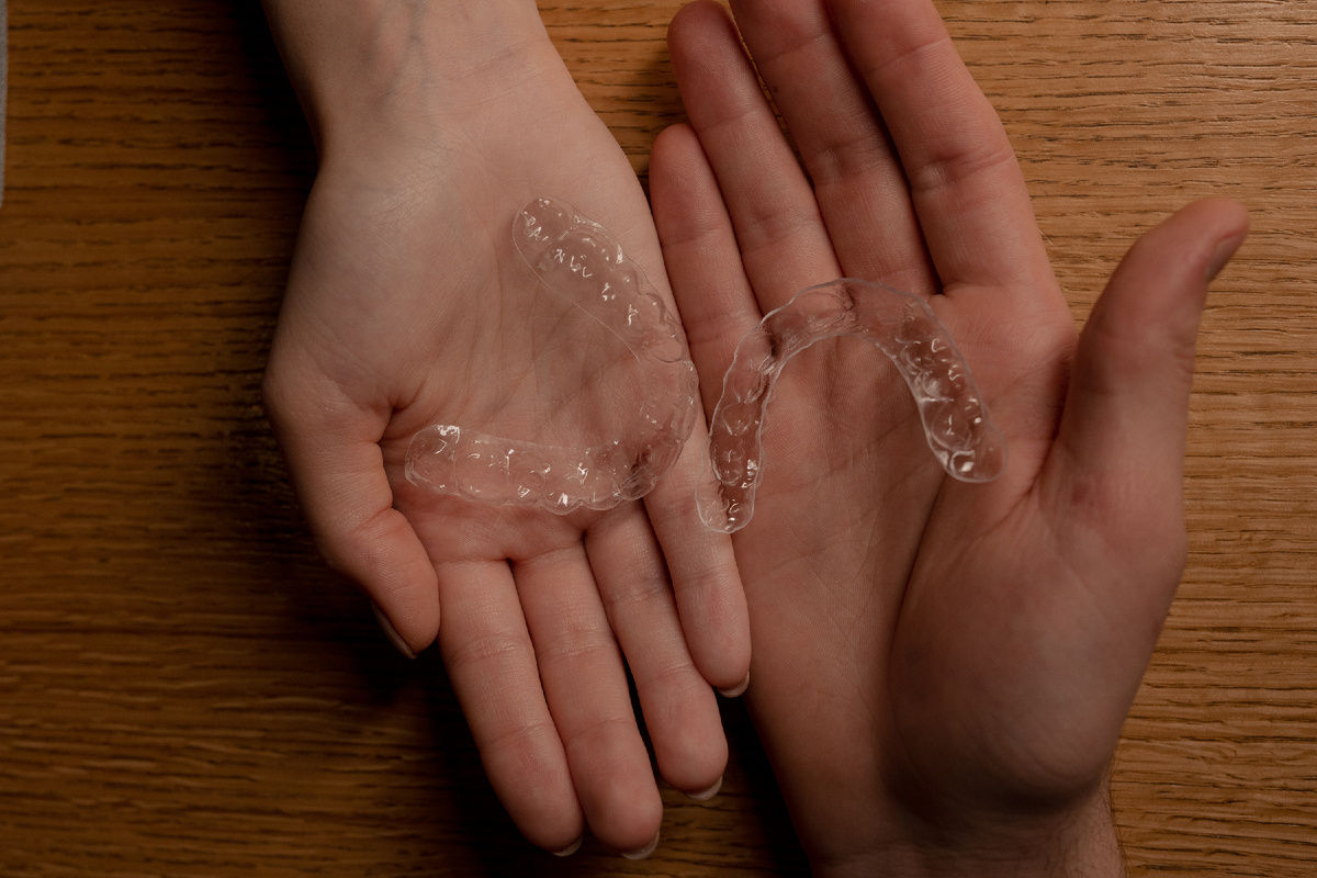 В клиниках ПРАЙМ доктора работают с элайнерами Flexiligner.