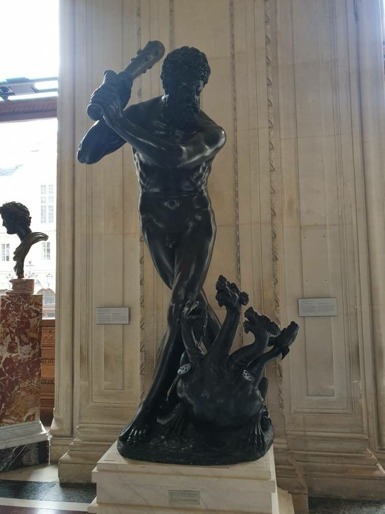 Скульптура в Лувре