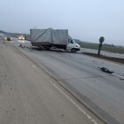  📷Под Уздой легковушка не разъехалась с фургоном и въехала в металлическое ограждение – есть погибший