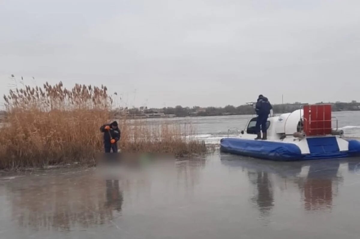    На Городском острове в Астрахани обнаружено тело мужчины, вмерзшее в лед