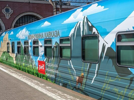    туристический поезд "Жемчужина Кавказа" // фото: пресс-служба РЖД