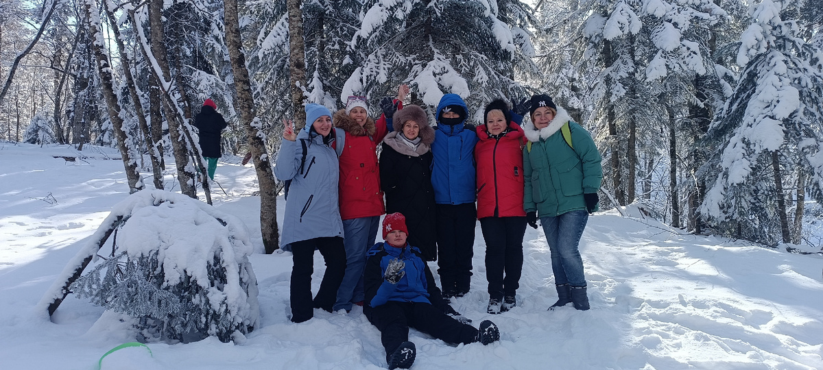 Детей уморили избытком развлечений. Даже на фото стоя сил не хватило🤣А чем занимались, читайте дальше.