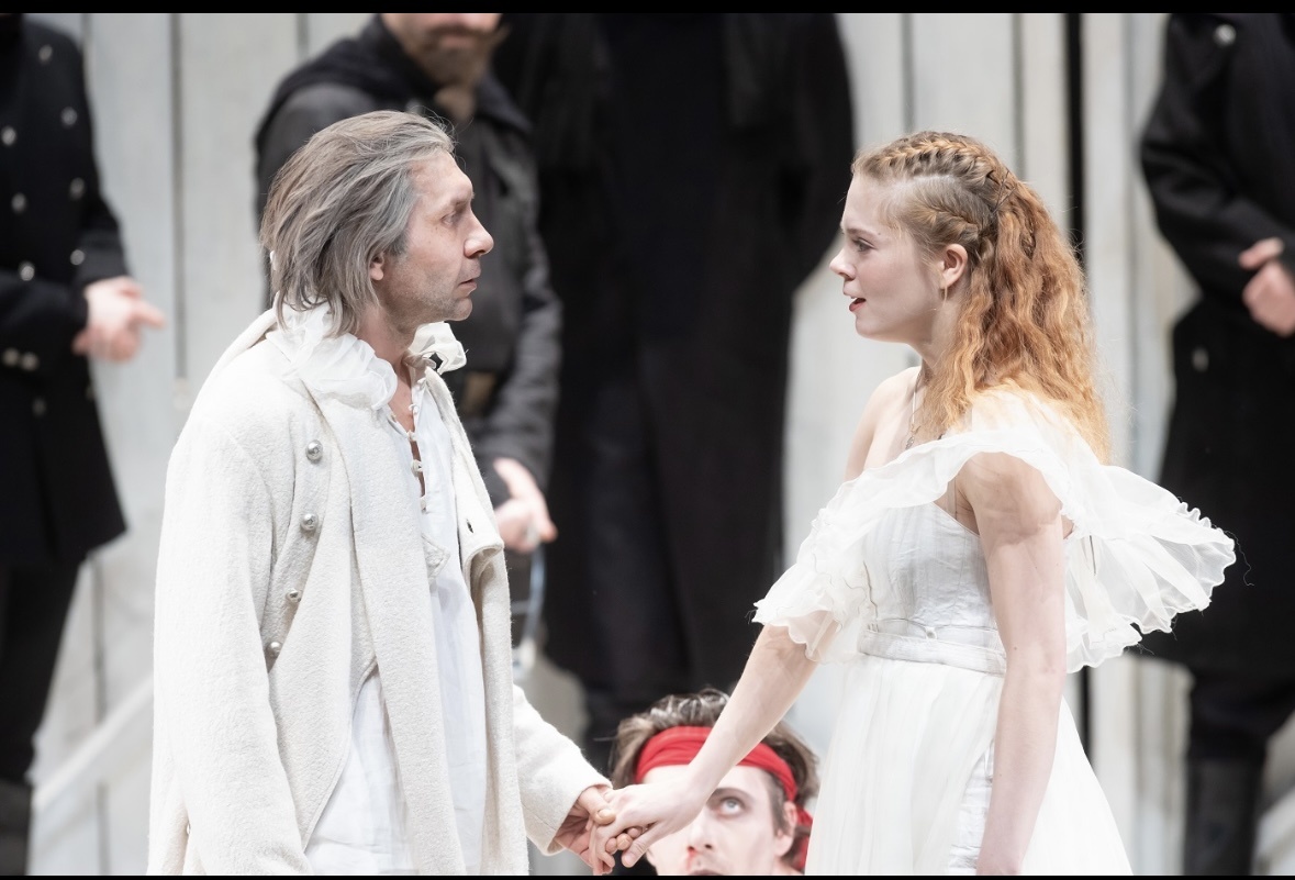 Лир ( М. Крылов), Корделия (Д.Коныжева) фото с официального сайта Мастерской Фоменко