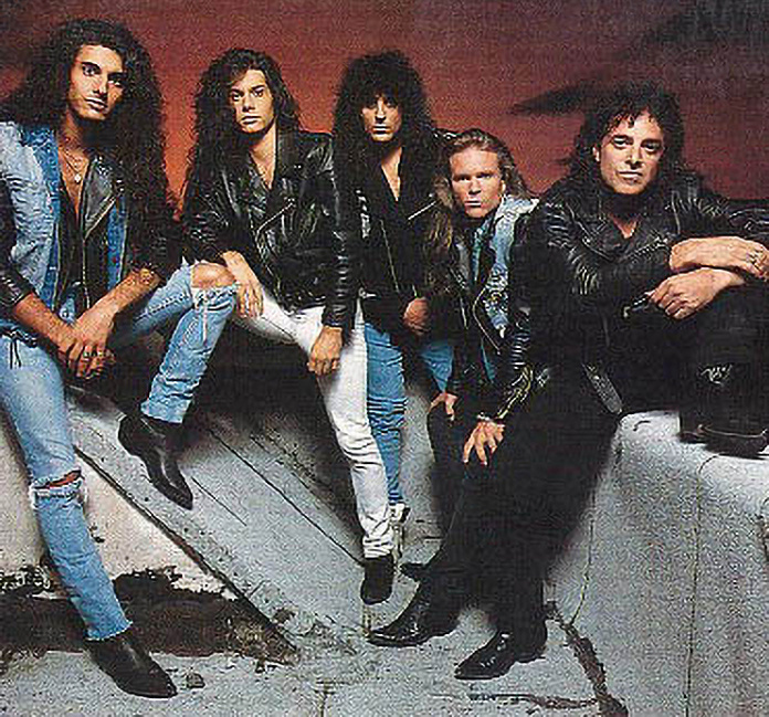 Слева направо: Джонни Джиоэли, Джоуи Джиоэли, Дин Кастроново, Тодд Дженсен и Нил Шон  / Фото из открытых источников