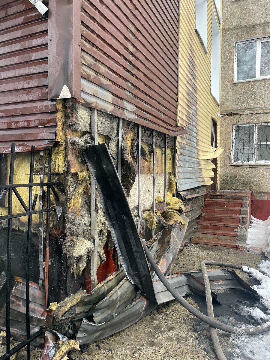    Пожар в Барнауле по ул. Кавалерийская. Источник: МЧС по Алтайскому краю