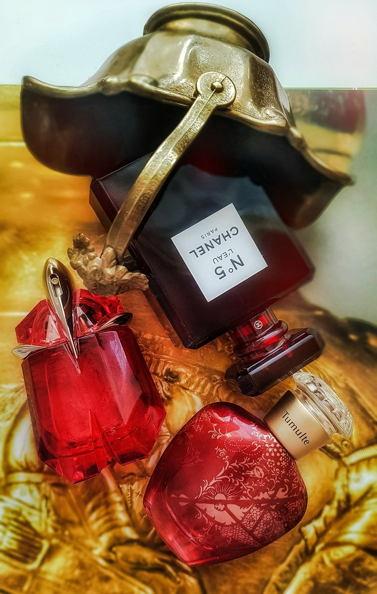 "Красные-распрекрасные флаконы" фото:  Tatiana Bogorodskaia 