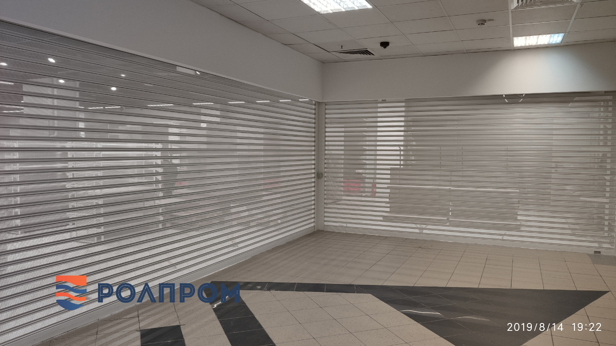 Рулонные ворота для магазина