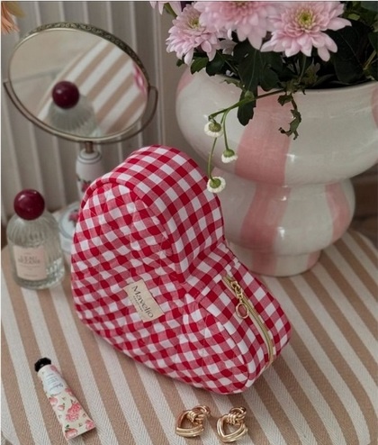 Косметичка-сердце Источник: Pinterest.com