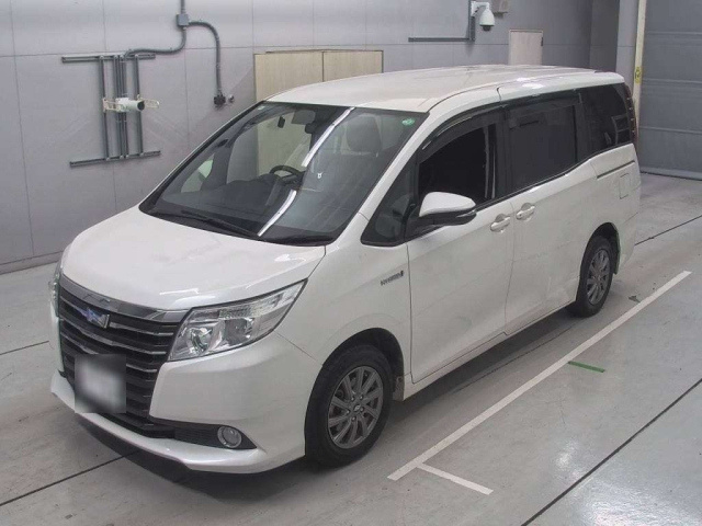 Toyota Noah 2015 года