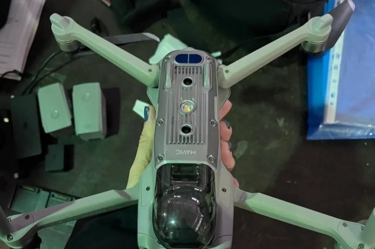    Псковские таможенники передали бойцам квадрокоптеры и гели для душа