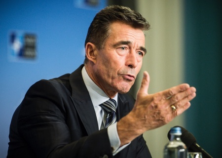    Расмуссен призвал Европу взвалить на себя НАТО: «Мировой полицейский взбунтовался»