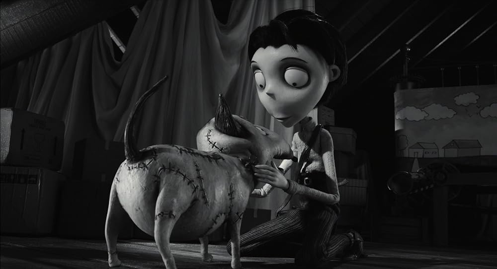 Кадр из фильма «Frankenweenie». Режиссер: Тим Бёртон. Производство: Walt Disney Pictures. Прокат: WDSSPR