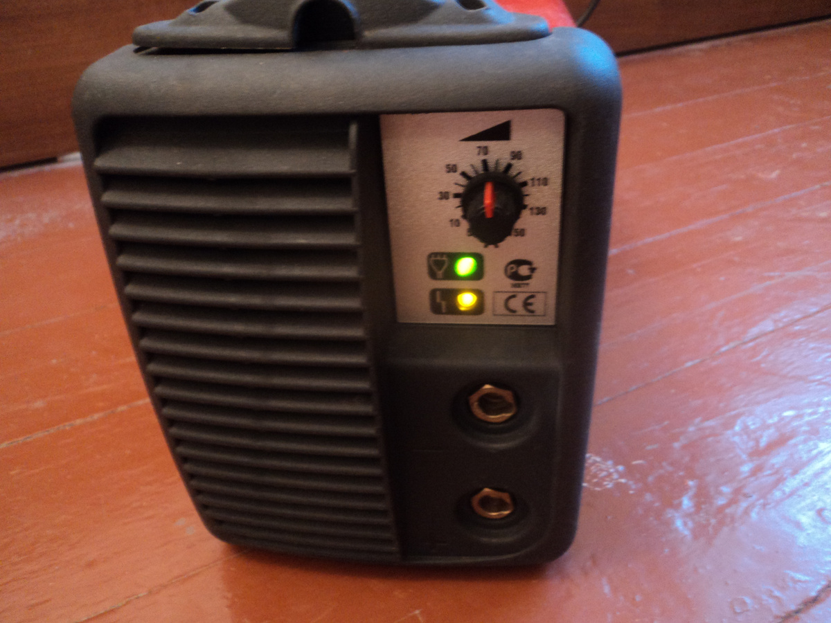 Индикатор перегрузки горит всегда. Фото автора.