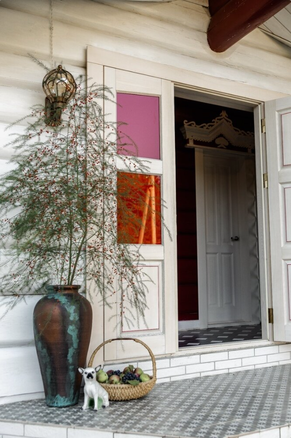 Вход и прихожая.