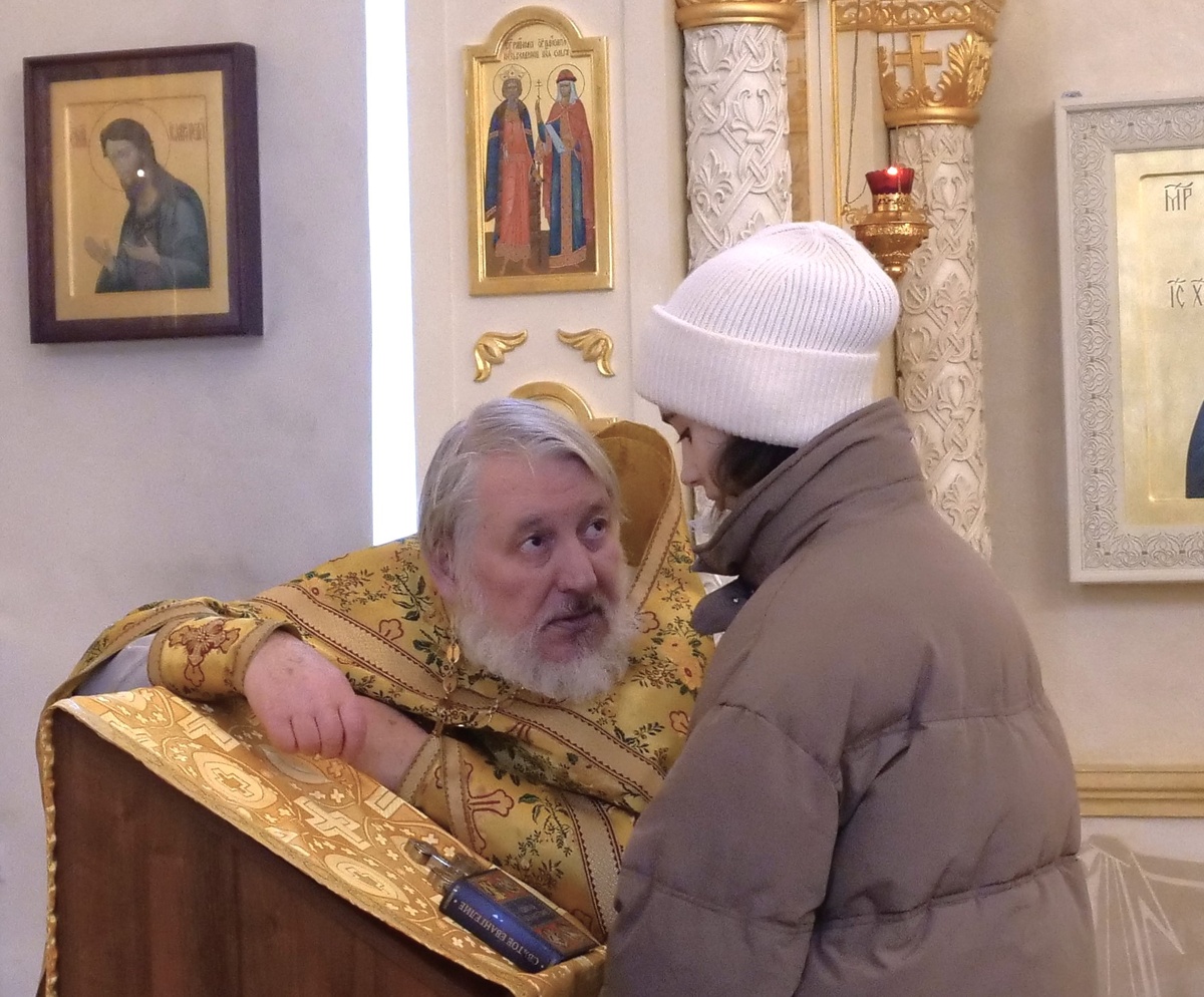 К отцу Александру сегодня пришла юная нежная отроковица. Покорила мое сердце.