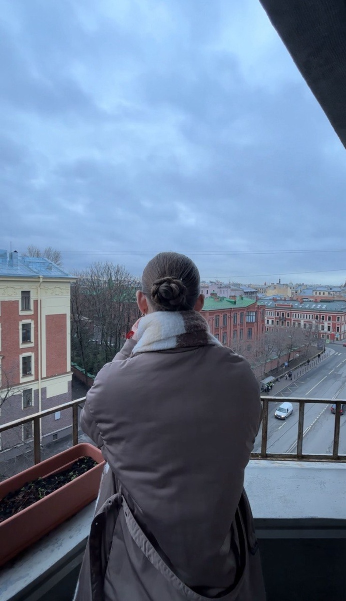 Смотрим с балкона на Петербургский поребрик