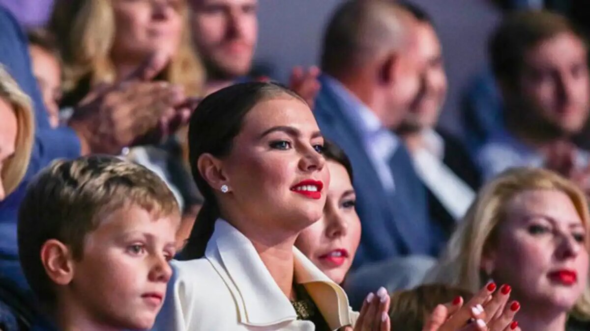    Алина Кабаева.