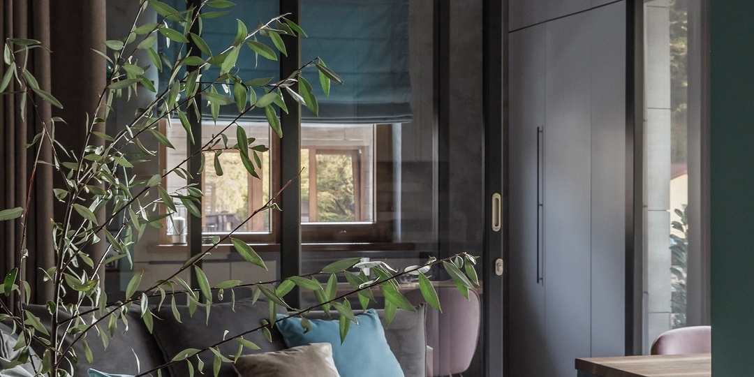 Природный пейзаж и нежный лофт: как оформили однушку 39 м² на Красной поляне