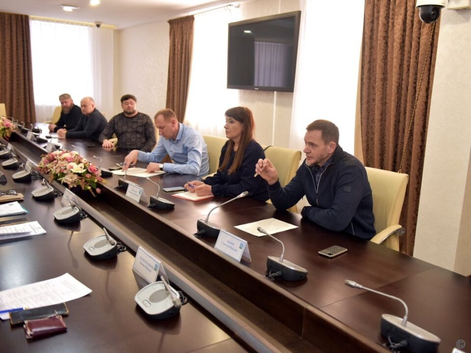    Заседание по вопросу строительства дома на Партизанской, 76. Источник: barnaul.org