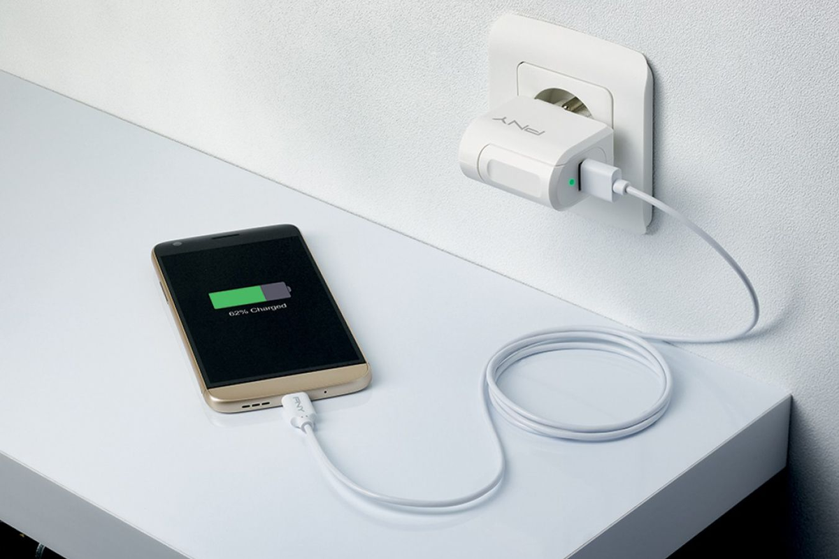 Как правильно заряжать телефон, чтобы не портить аккумулятор