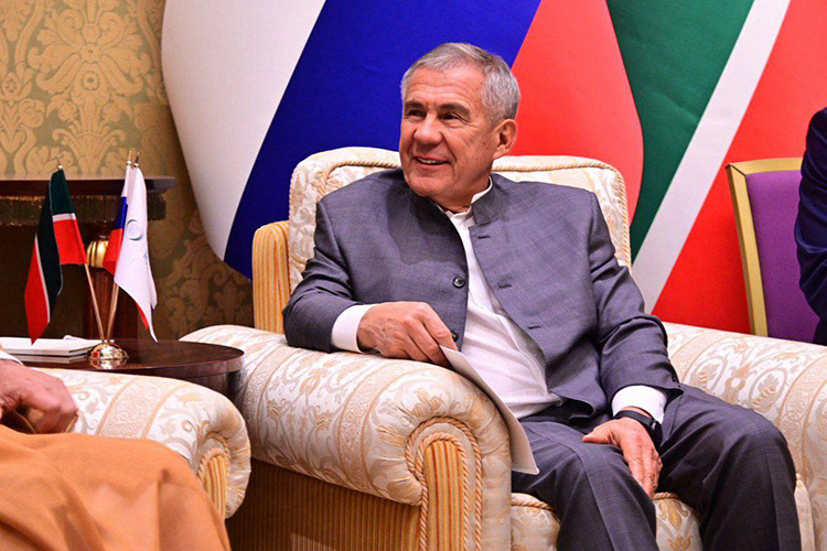    Рустам Минниханов: «Столица Татарстана город Казань номинирована на звание культурной столицы исламского мира в 2026 году. Надеемся на вашу поддержку нашей заявки».   
Фото: пресс-служба раиса РТ