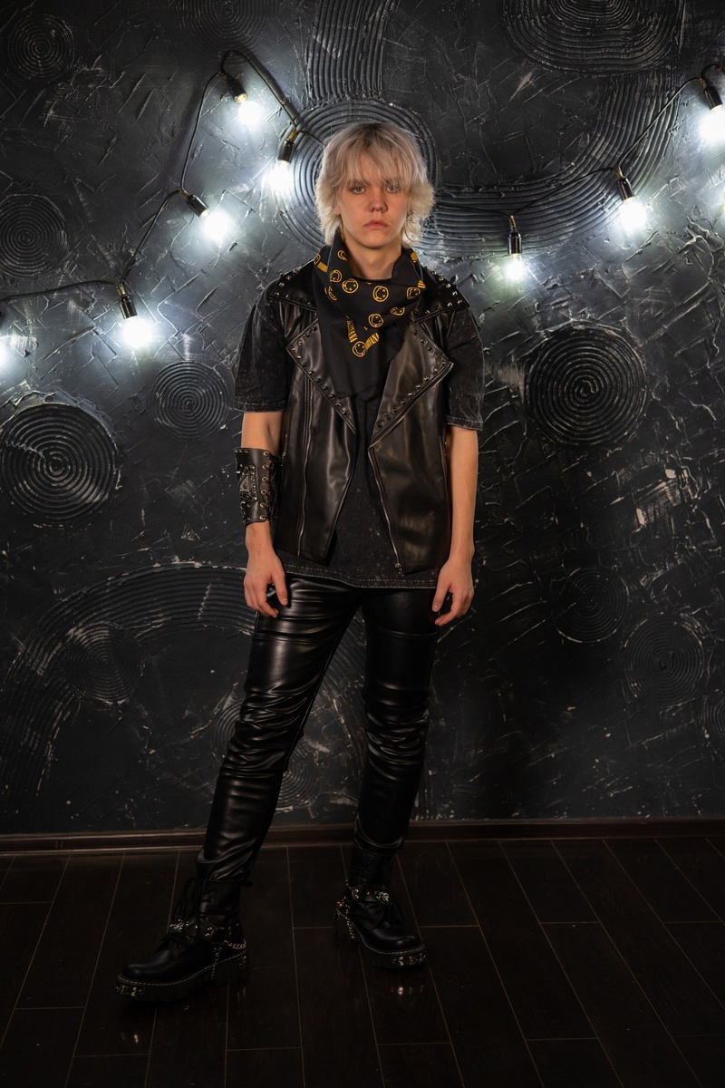 Роман Чудинов тоже певец.