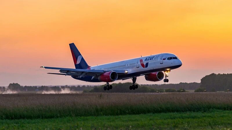     Самолет авиаперевозчика AZUR air. airaltay.ru