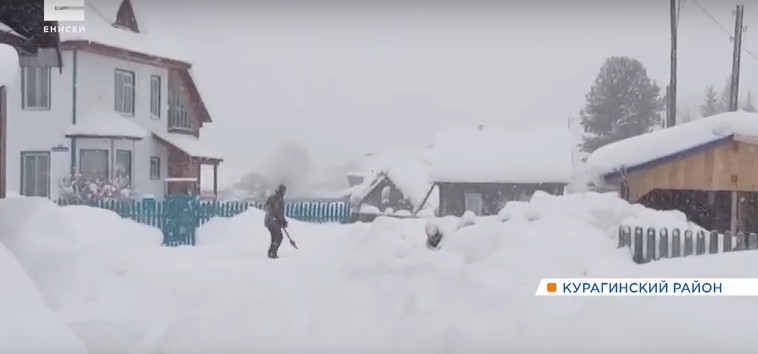     Утренние метель и снегопад накрыли Красноярск и край: репортаж