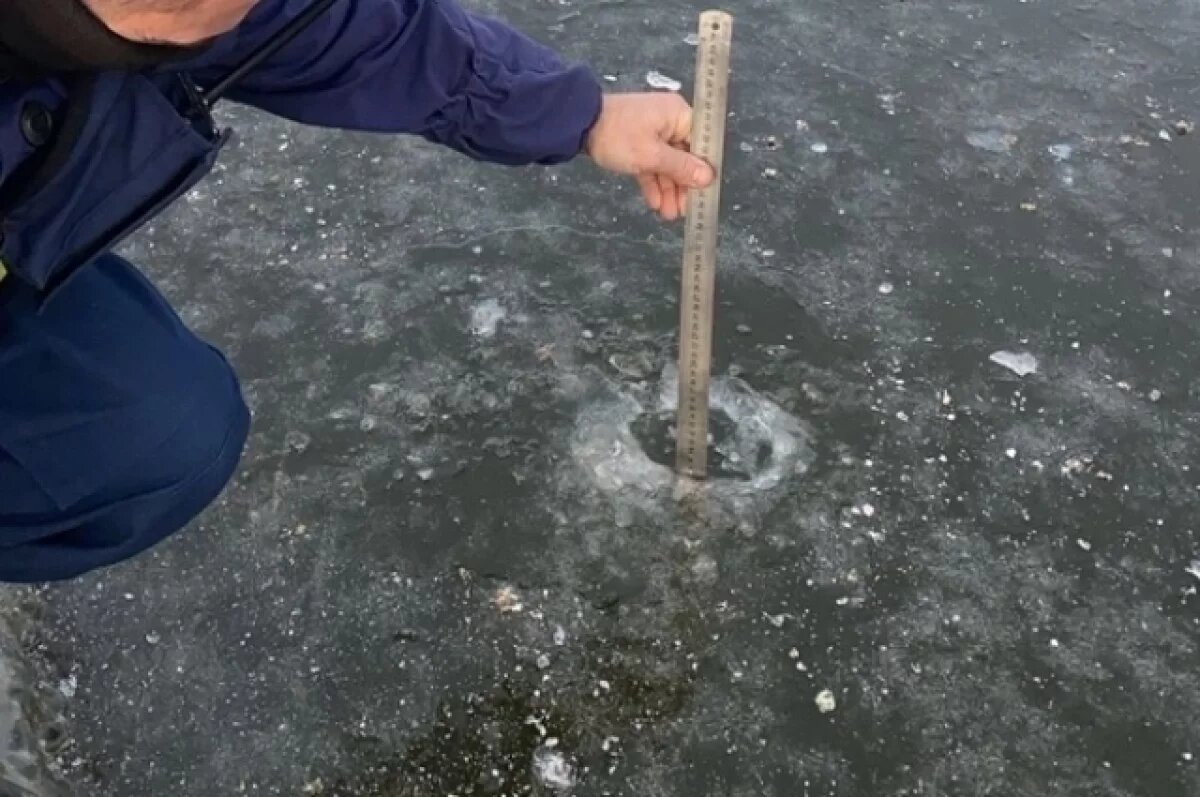    В Астрахани лёд на водоёмах представляет опасность