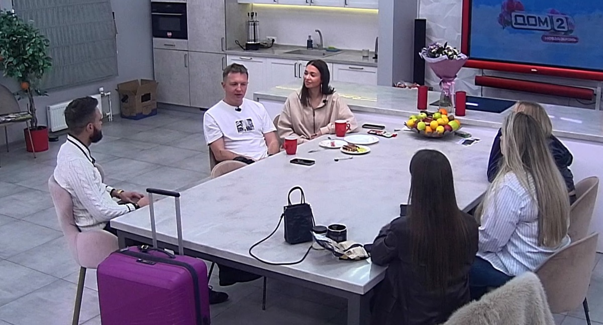 кухня вип-дома (фото из эфира на «Okko»)