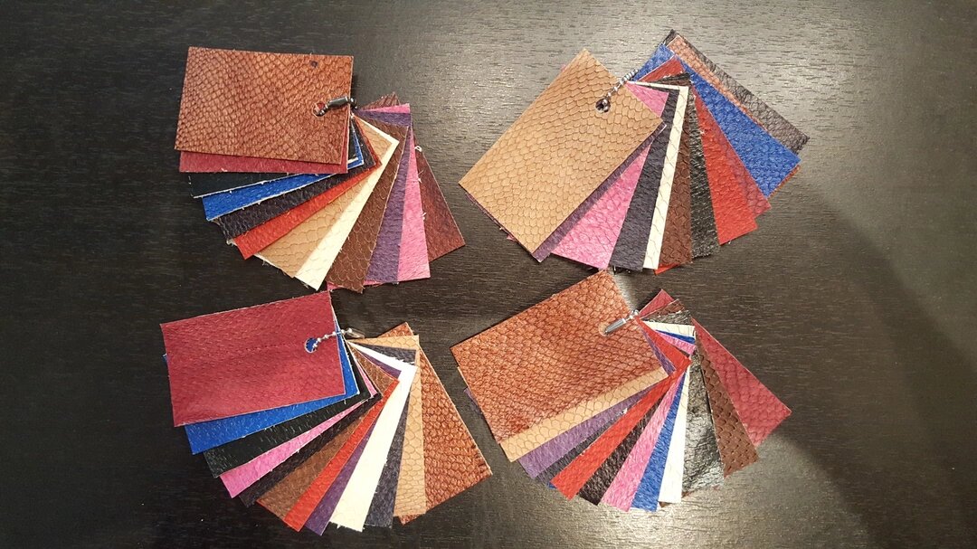 Окрашенная и выделанная рыбья кожа// фото из архива Александра Васенёва