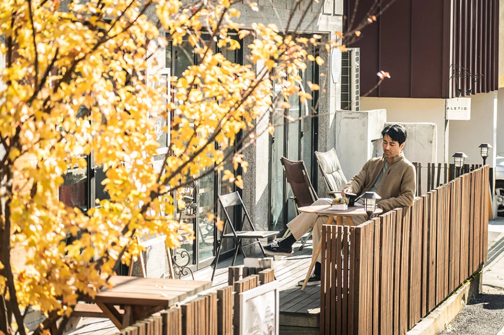 Кадр из фильма «Веселее, мистер Ли!» (2019, Южная Корея)