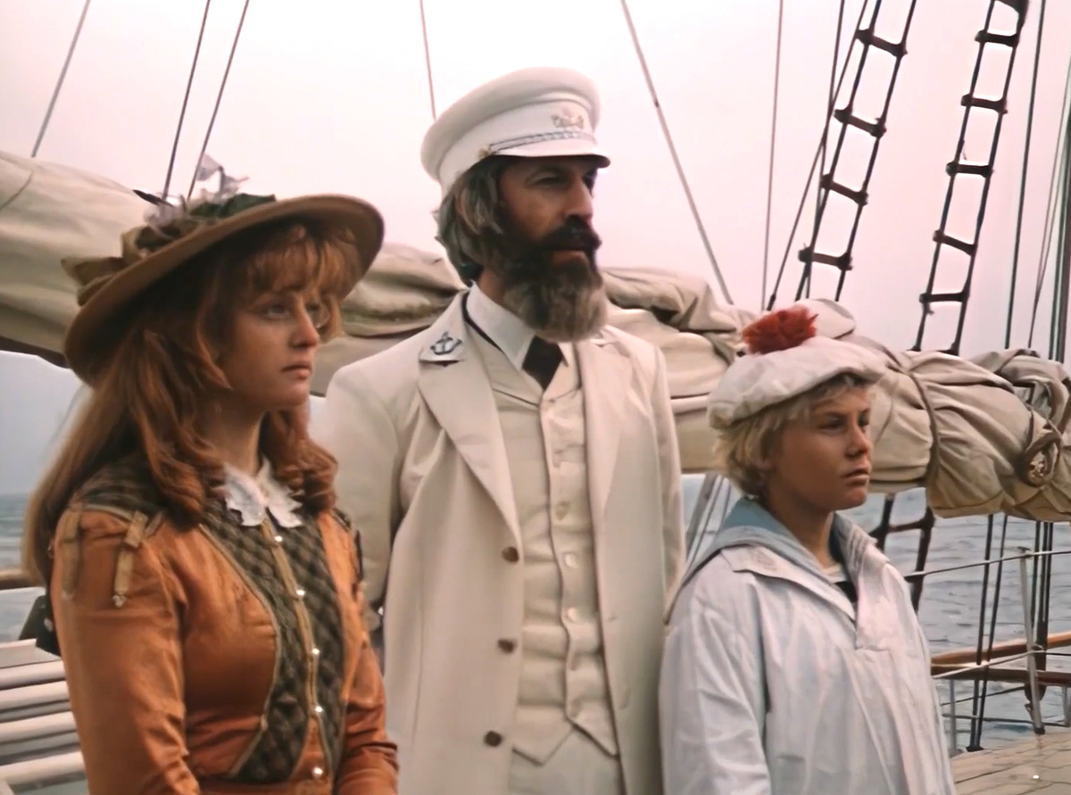 Галина Струтинская (Мэри Грант), Борис Хмельницкий (капитан Грант) и Руслан Курашов (Роберт Грант). Кадр из кинофильма "В поисках капитана Гранта", 1985 г., режиссер и сценарист Станислав Говорухин, композиторы Исаак Дунаевский, Игорь Кантюков, Максим Дунаевский (скриншот)