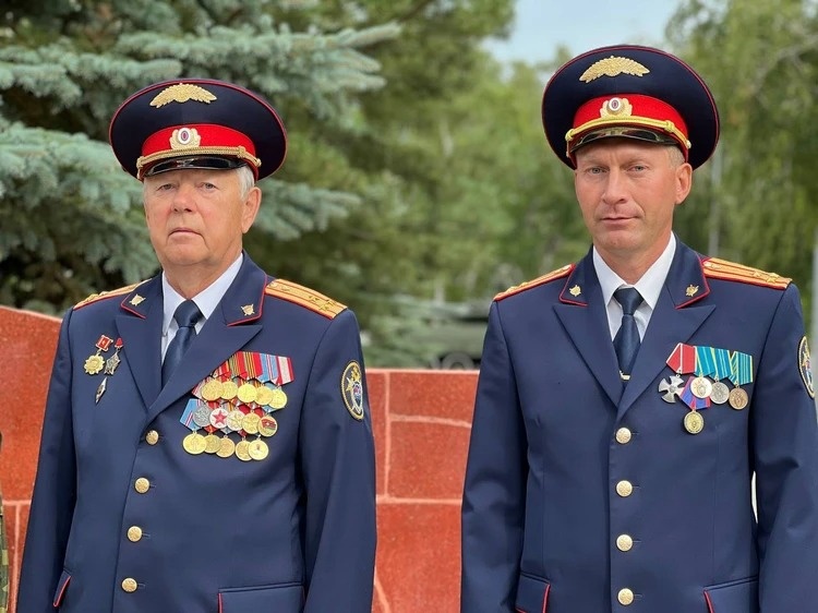 С ветераном СУ СКР по Омской области Александром Петровым. Фото предоставлено СУ СКР по Омской области