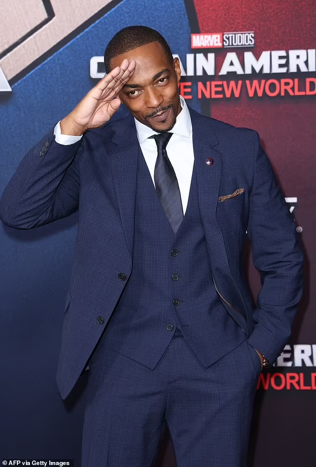 Во вторник 46-летний актёр, сыгравший главную роль в фильме, выглядел элегантно в китайском театре TCL