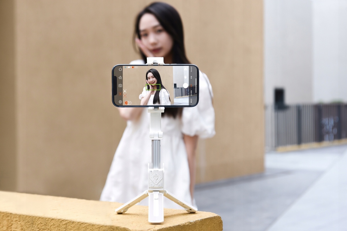    Благодаря компактности, удобству использования и широкому набору возможностей Hohem iSteady Q становится незаменимым помощником как для начинающих блогеров, так и для опытных операторов. Фото: allegro.pl