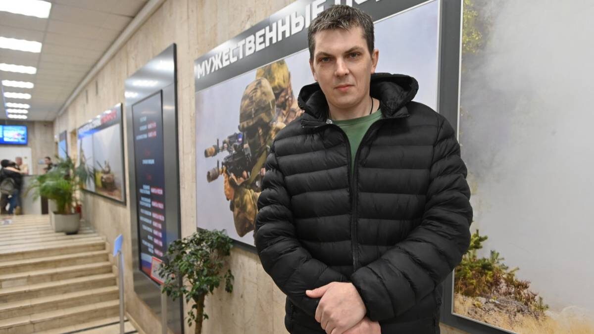    Боец Евгений Антонов в Едином пункте отбора на военную службу по контракту / Фото: Александр Кочубей / Вечерняя Москва