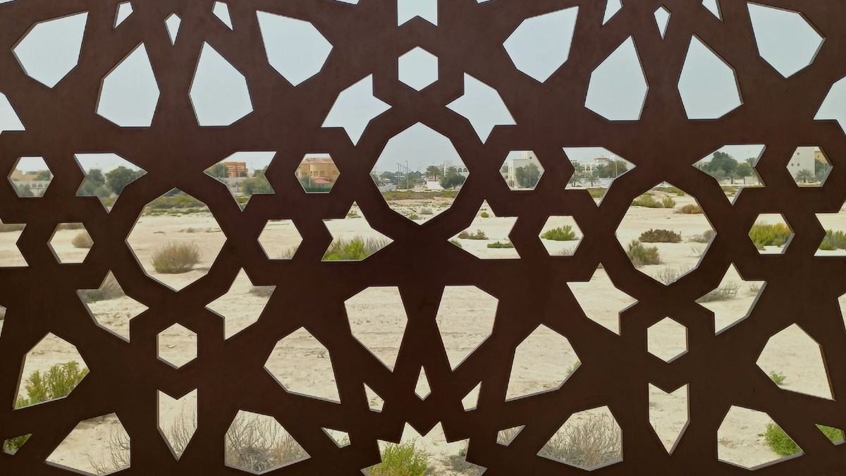 Автобусная остановка в Бахье