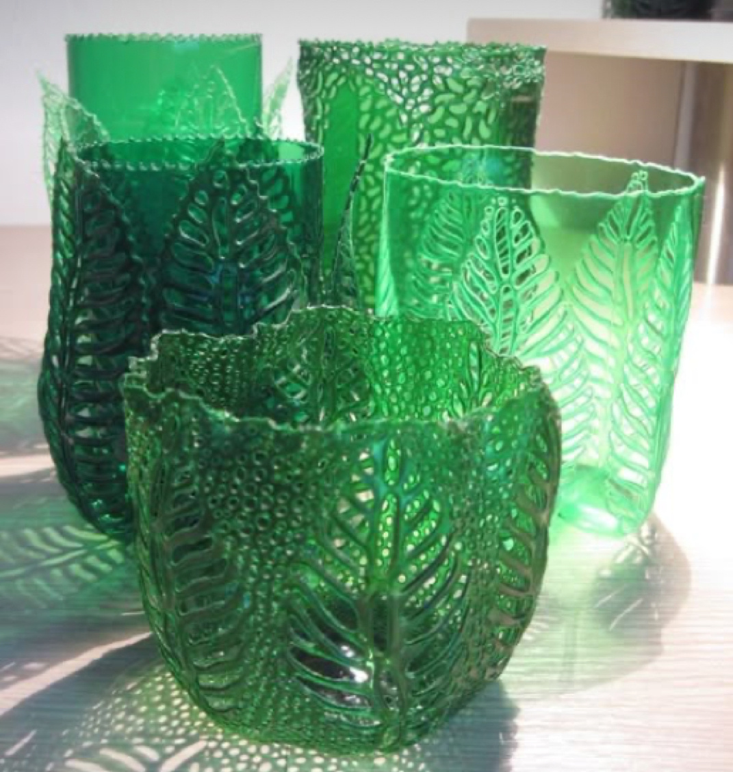 Примерно такие же стаканчики я делала в детстве. Нужен выжигатель или паяльник и больше ничего.