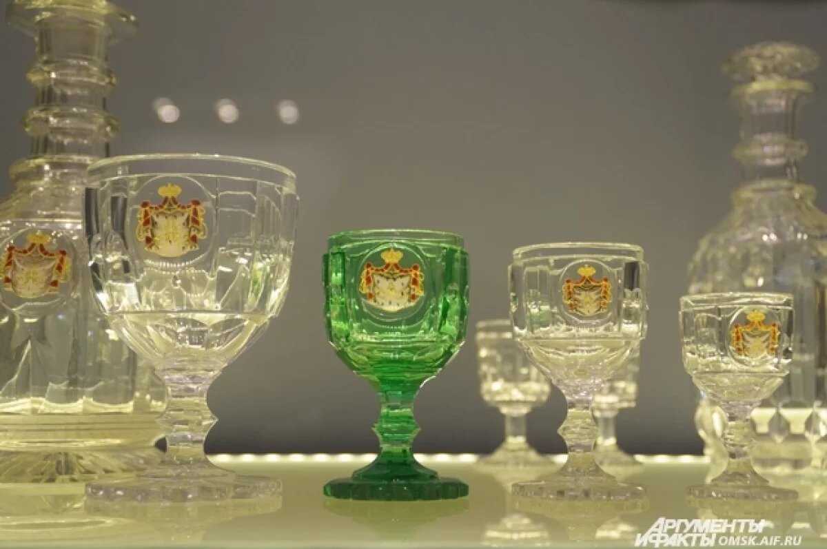    Мэрия Омска сэкономила три миллиона на хрустальных стаканах ко Дню победы