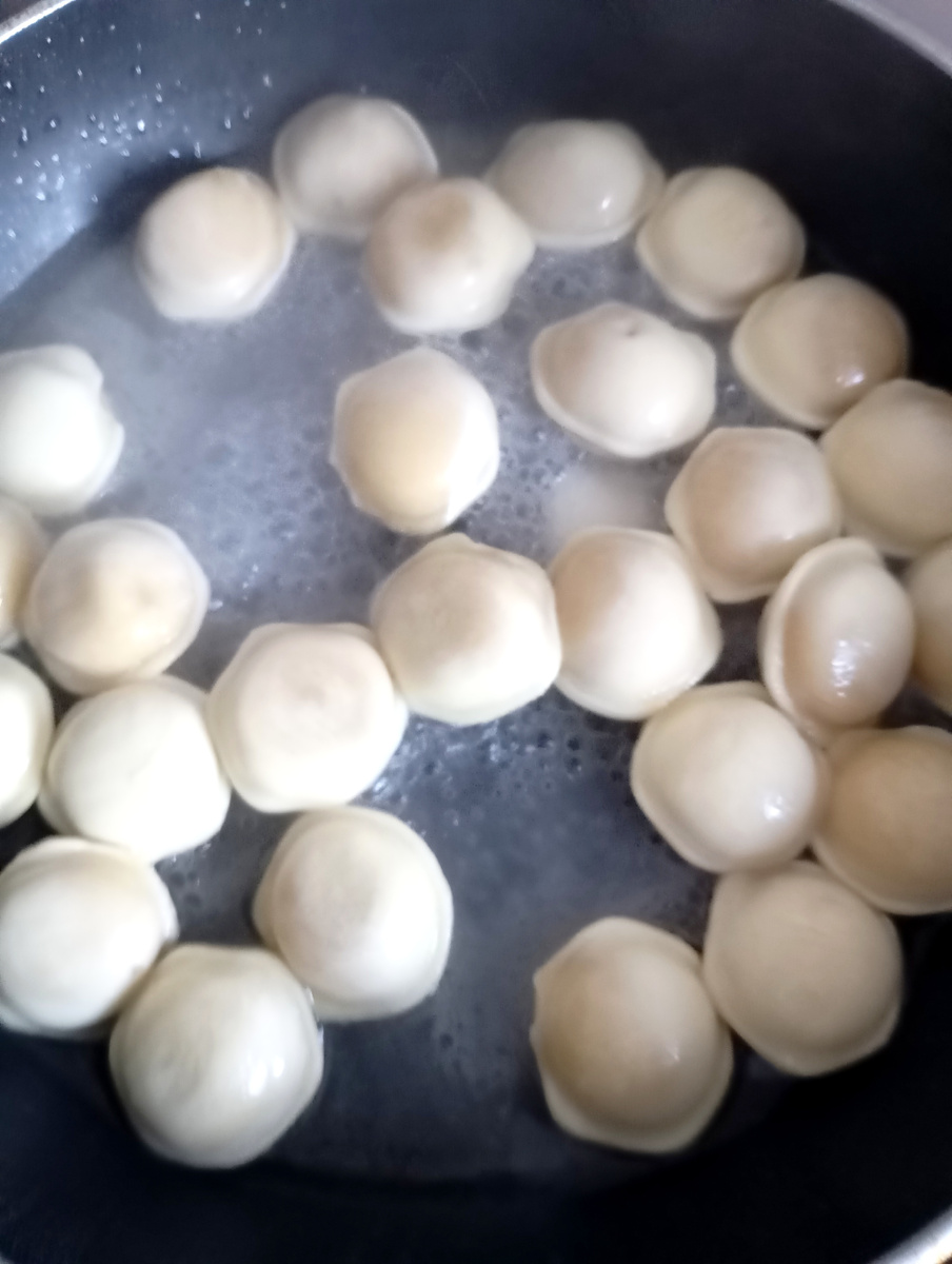 Разморозка пельменей на сковороде