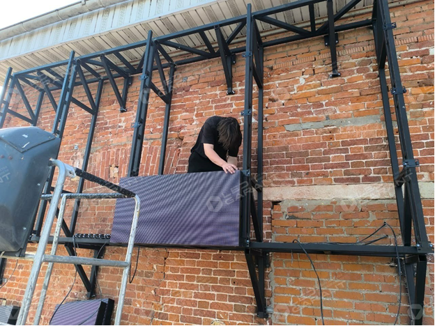 Процесс монтажа уличного светодиодного экрана