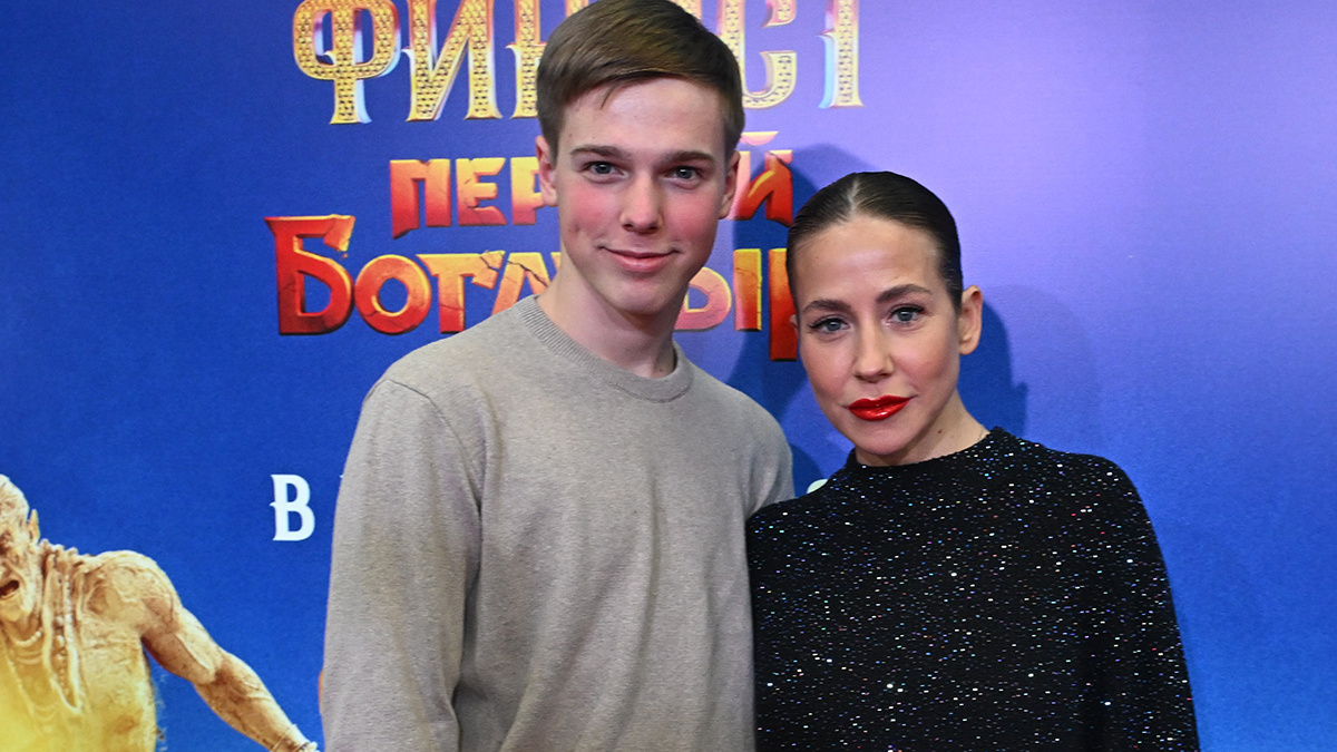 Юлия Барановская с сыном Артемом. Фото: Global Look Press