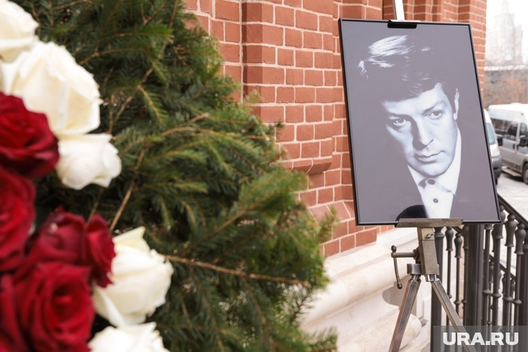 Семья уважила волю артиста, отказавшись от проведения гражданской панихиды в Доме Кино. Фото: Роман Наумов © URA.RU